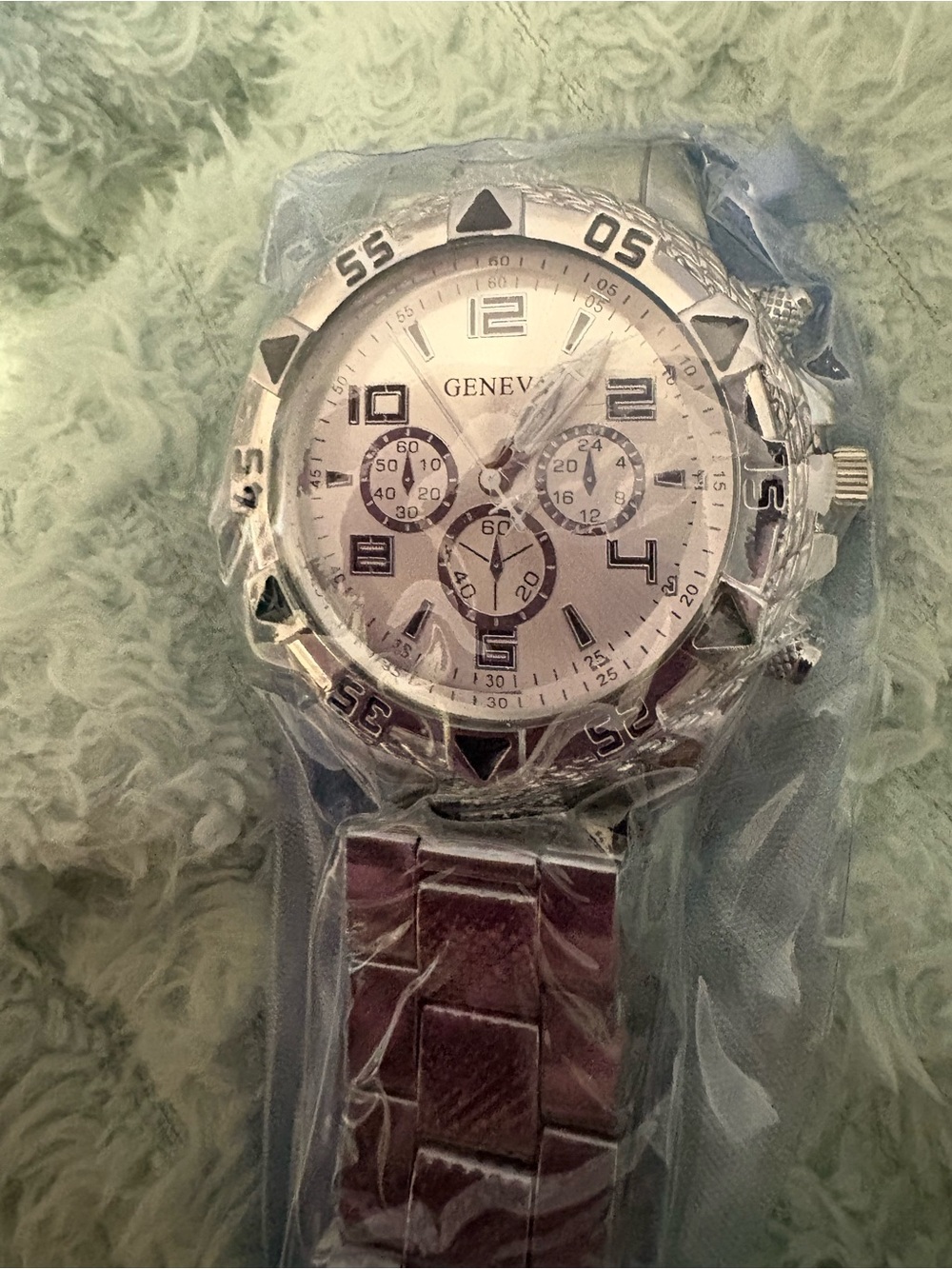 NEW- Geneva Silver Stainless-Style Watch
Masculine, classic stunning gift
